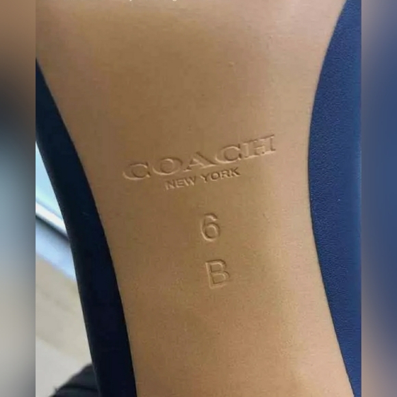 Like NEW Coach Designer Blue Black Pointed Toe Stiletto Pump Heels Size 6B - Picture 11 of 11